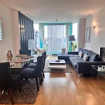 Modern Apartment Next To Hayes And Harlington Station